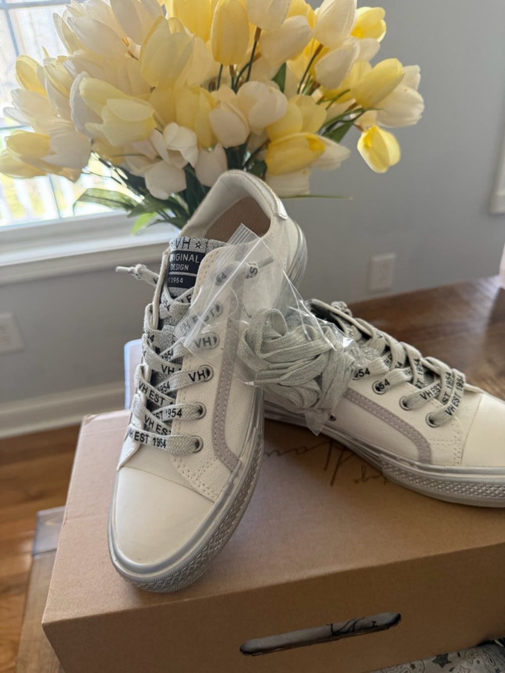 Vintage Havana White and Silver Low-Top Sneakers